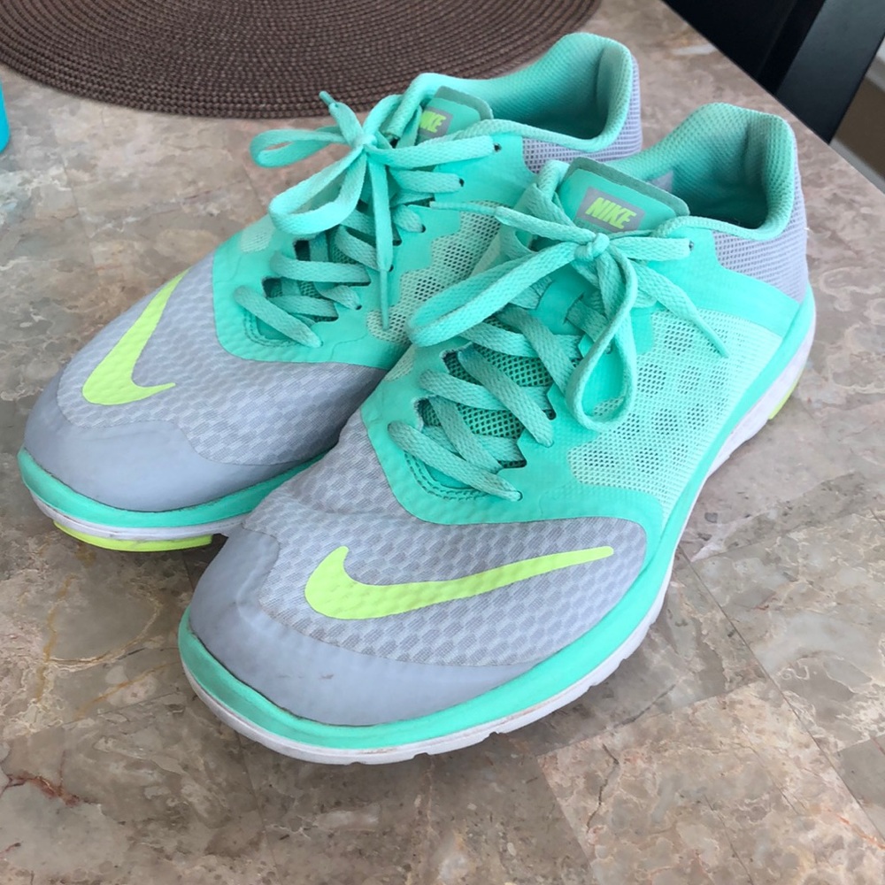 Nike Mint Green & Yellow Running Shoes Gem